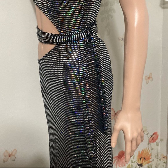 Holographic Cut-Out Maxi Dress - Picture 15 of 16